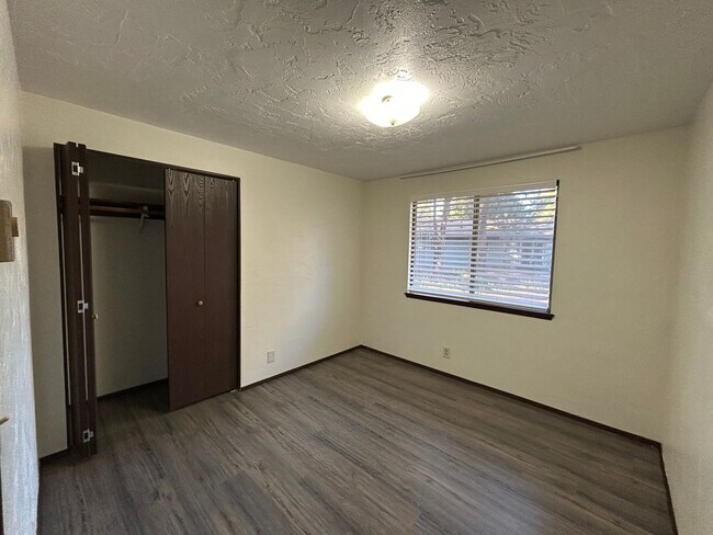 Building Photo - $750 off 1st Month's Rent!!! Charming 3bd/2ba Home!