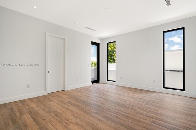 Building Photo - 2962 Coconut Ave