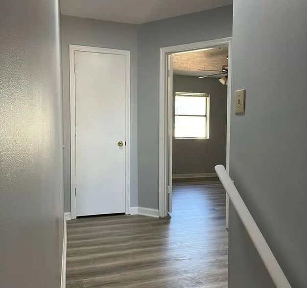 Building Photo - 1231 Shalom Dr