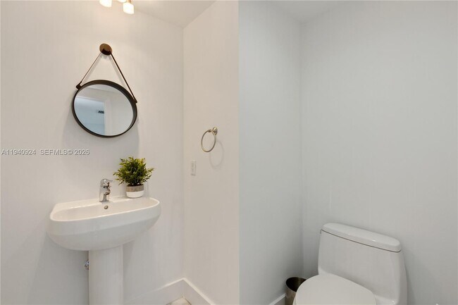 Building Photo - 1800 S Ocean Dr