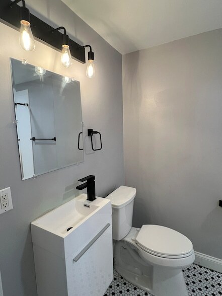 Building Photo - 511 N Church St