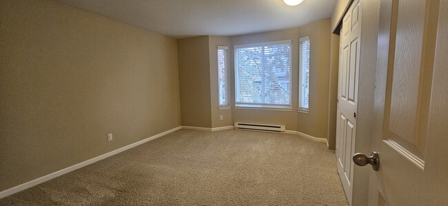 Building Photo - 11112 NE 124th Ln