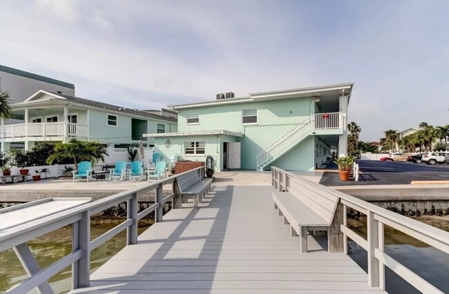 Building Photo - 8615 E Bay Dr