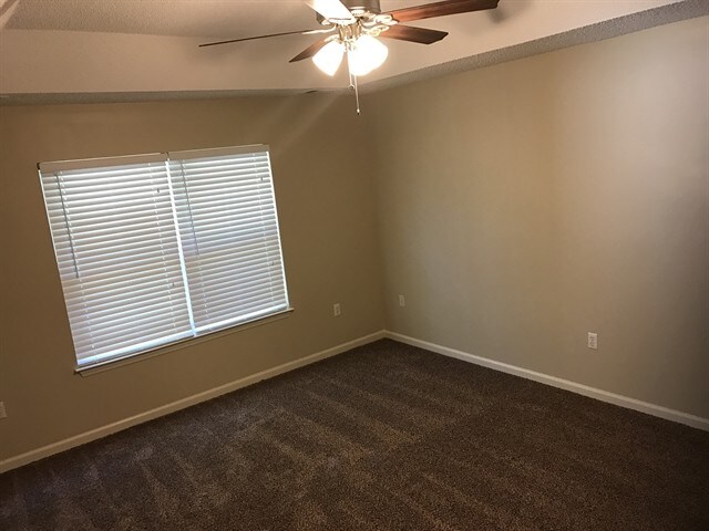 Building Photo - 170 Rosemont Ct