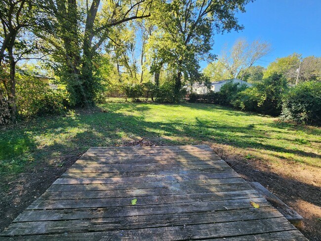 Building Photo - Spacious 3-Bedroom, 1-Bathroom Home AVAILA...