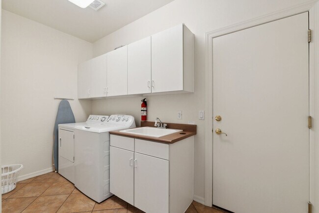 Building Photo - 11512 E Raintree Dr