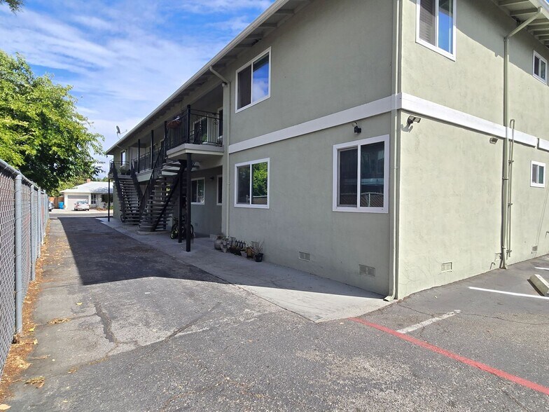 Building Photo - 450 California St