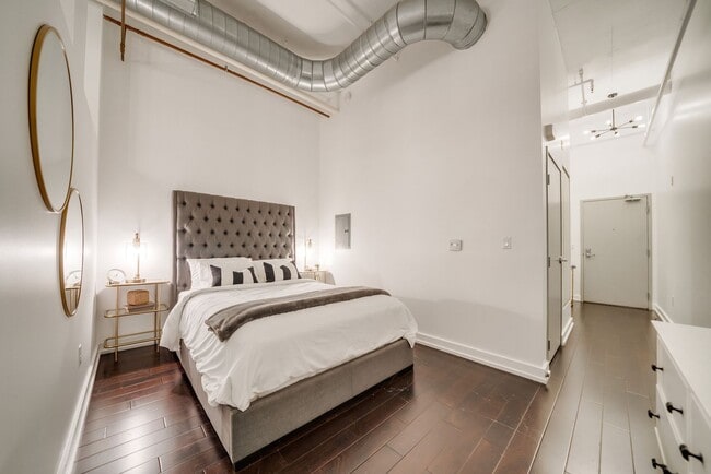 Building Photo - Don't miss out on your chance to Live at t...