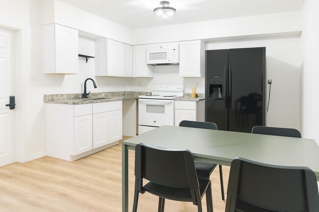 Building Photo - 129 Alachua Dr