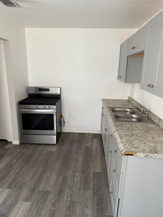 Building Photo - 319 E 29th St