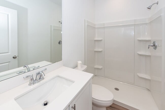 Building Photo - 3 Bedroom, 2.5 Bathroom Townhome in Twin Rivers - Wando