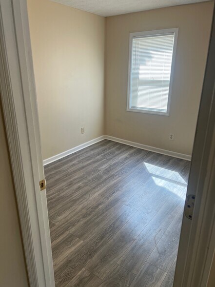 Building Photo - 326 E High St