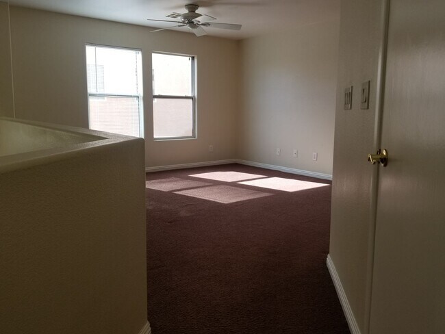 Building Photo - 3 Bedroom centrally located near Silverado Ranch!