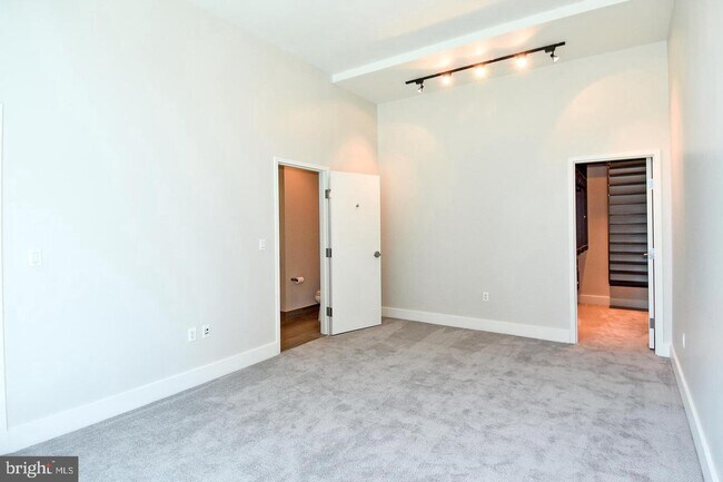 Building Photo - 7809 Woodmont Ave