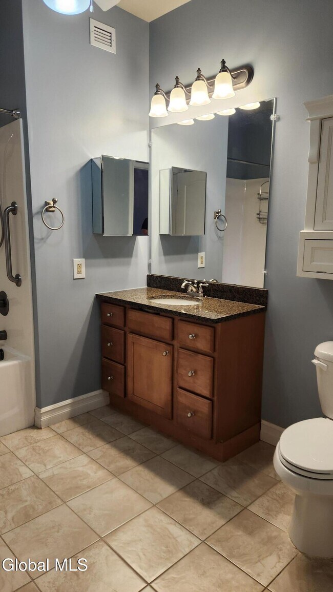 Building Photo - 8 Wall St