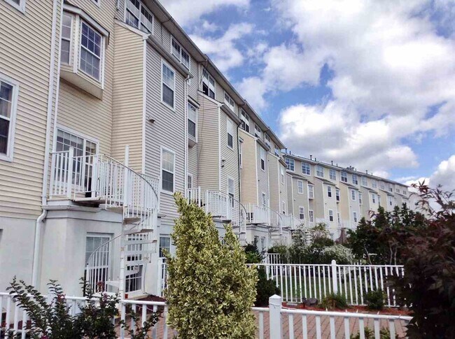 Building Photo - 24 Bergen Ridge Rd