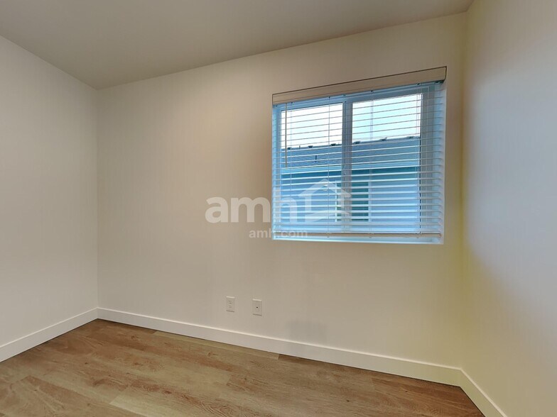 Building Photo - 8006 Katriel Ct SW