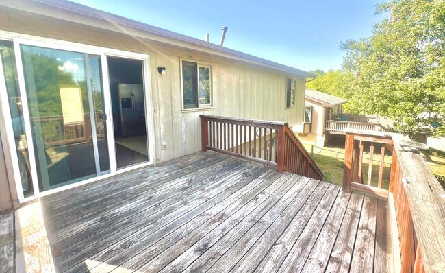 Building Photo - Beautiful 4 bed, 2 bath house at $1,795