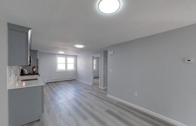 Building Photo - 130 1st St