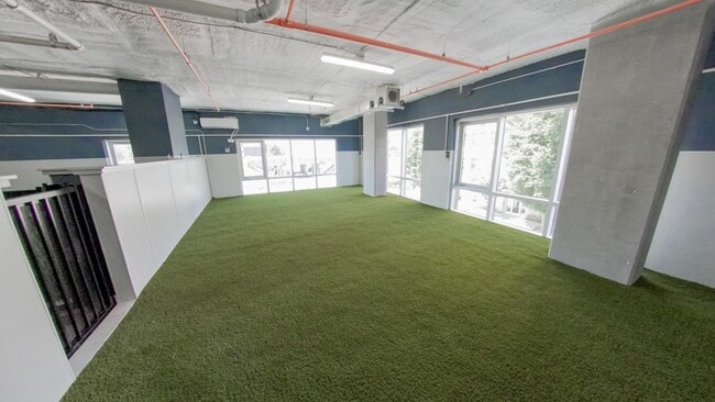 Building Photo - 500 W Trade St