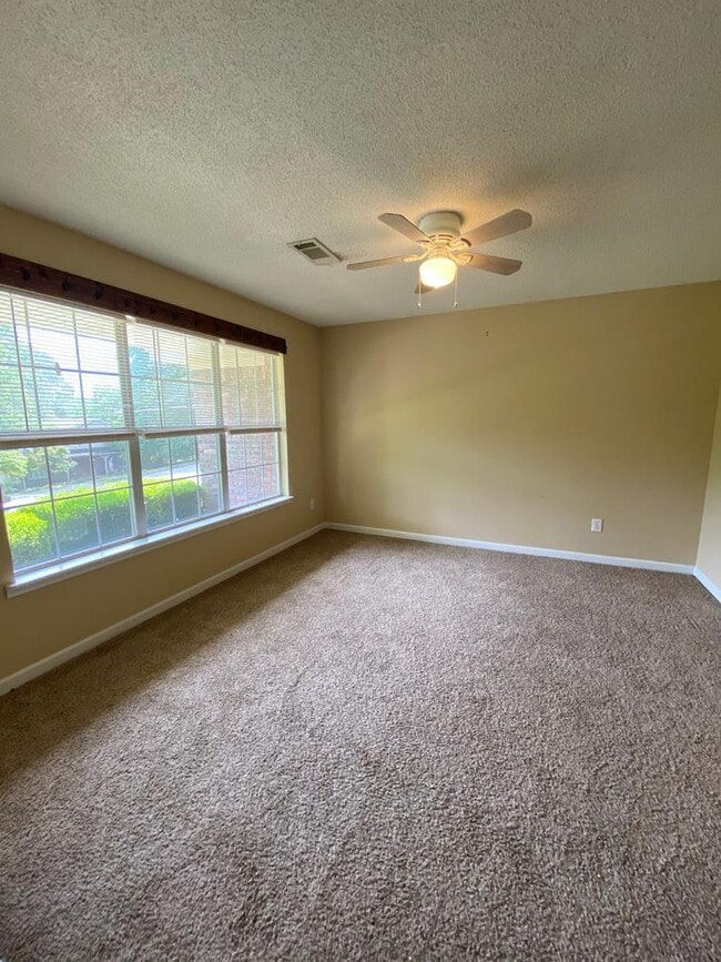 Building Photo - 6400 Bradley Park Dr