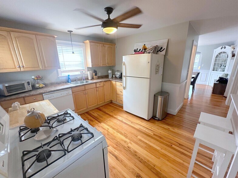 Primary Photo - 139 Winthrop St