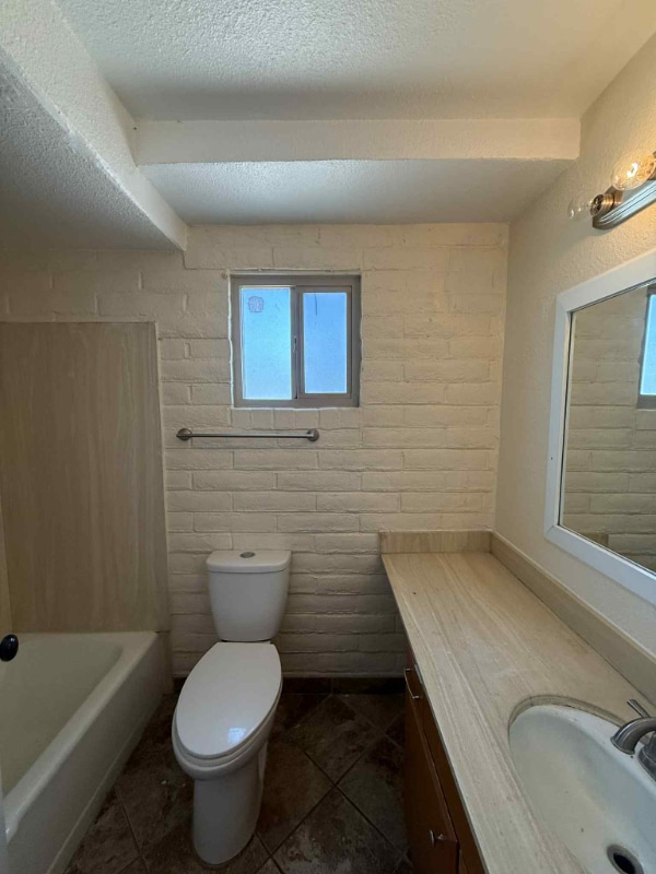 Building Photo - 2147 S Winstel Ave