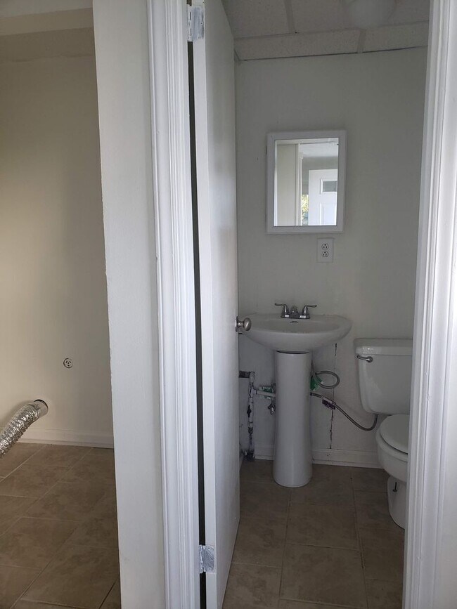 Building Photo - 224 Lamont St