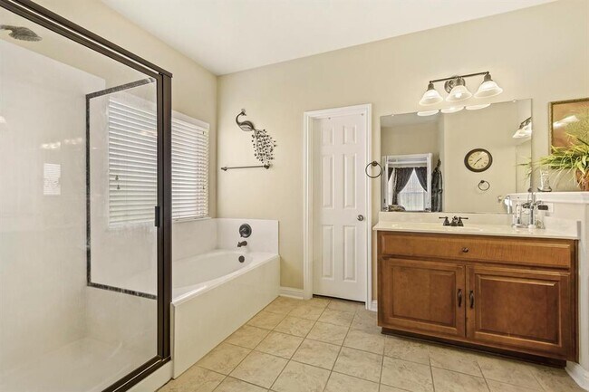 Building Photo - 1617 Hidden Springs Path