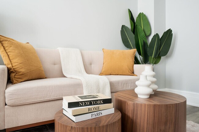 Building Photo - 234 W 73rd St