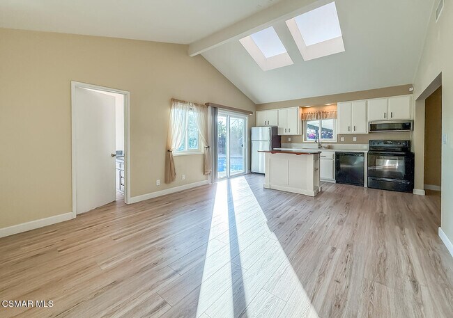 Building Photo - 1251 Buckingham Dr