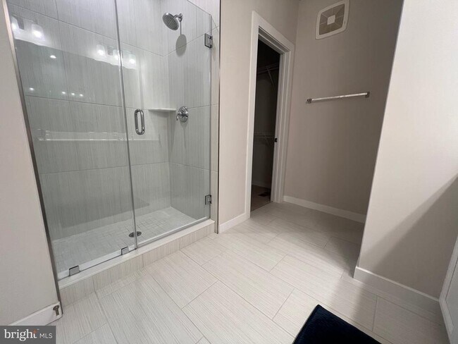 Building Photo - 44625 Wolfhound Sq