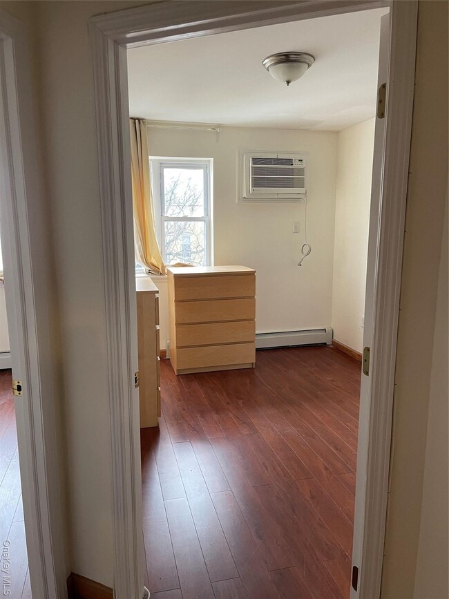 Building Photo - 697 Sheffield Ave