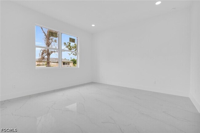 Building Photo - 2614 19th St W