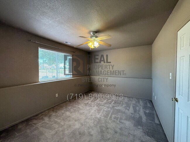 Building Photo - 996 S Palomar Dr