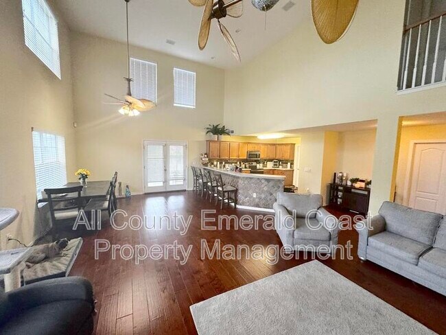 Building Photo - 337 Tequesta Dr