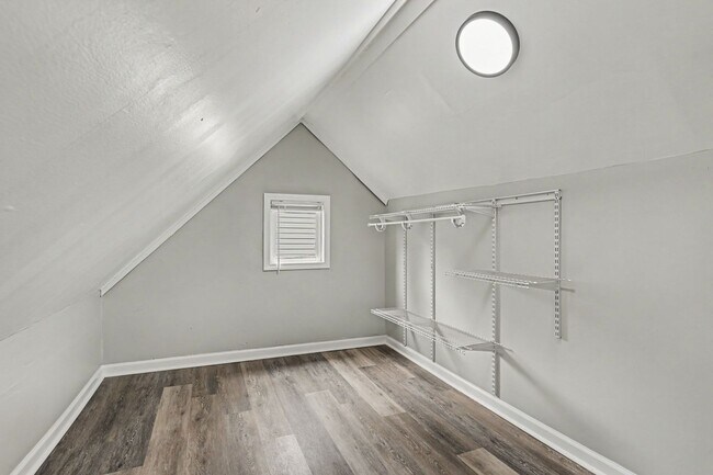 Building Photo - Renovated 3 Bed 2 Bath Home