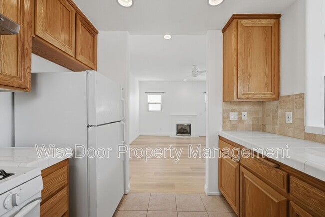 Building Photo - 1087 Waterfall Way
