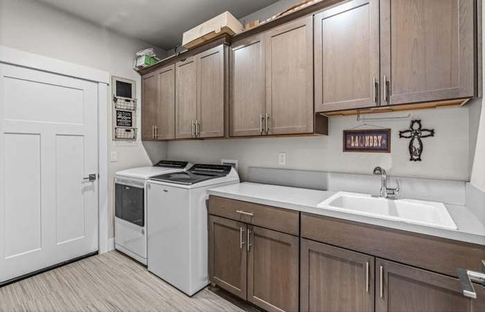 Building Photo - 4575 SW Antelope Ave