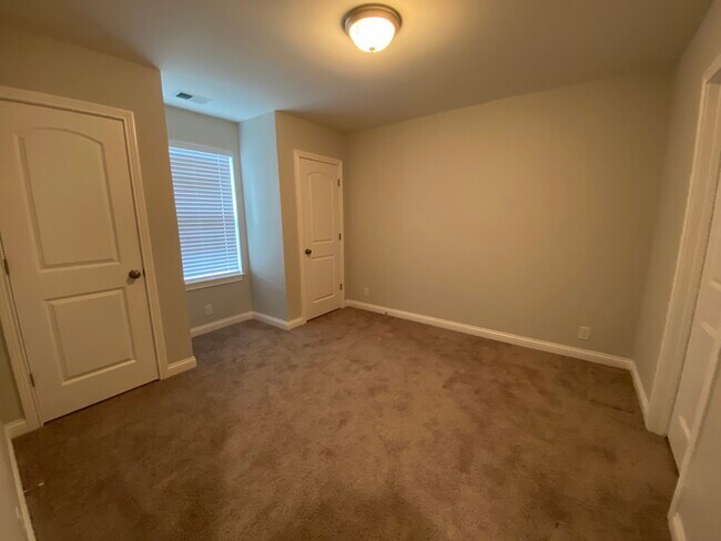 Building Photo - 6645 Woods Mill Dr