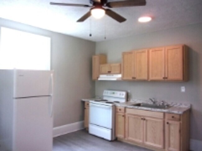 Building Photo - 411 N Confederate Ave