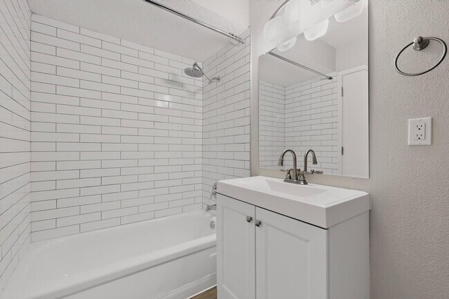 Building Photo - 5821 Stratford Ave NW