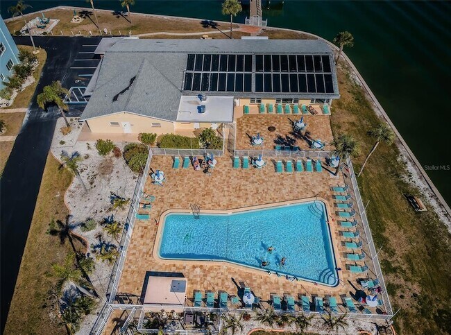 Building Photo - 2 Causeway Blvd