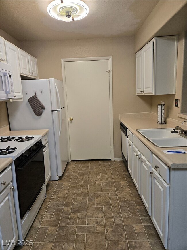 Building Photo - 2120 Ramrod Ave