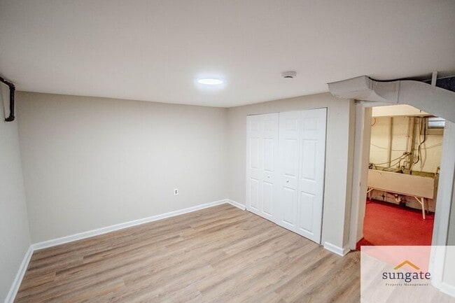 Building Photo - 5318 Patrick Henry Dr