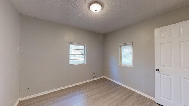 Building Photo - 4000 Margaret St