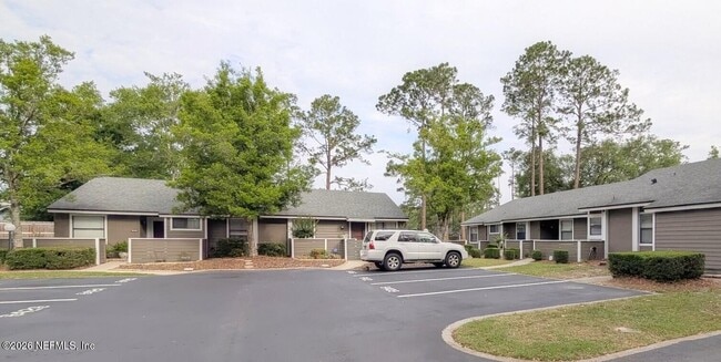 Building Photo - 8412 Long Meadow Cir N