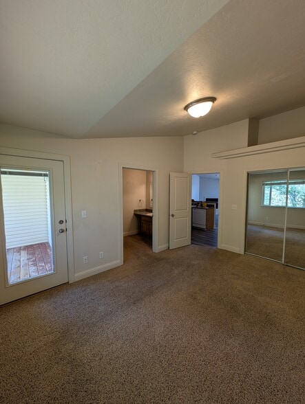 Building Photo - 286 La Valle Strada
