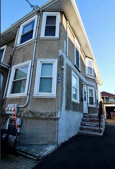 Primary Photo - 389 School St