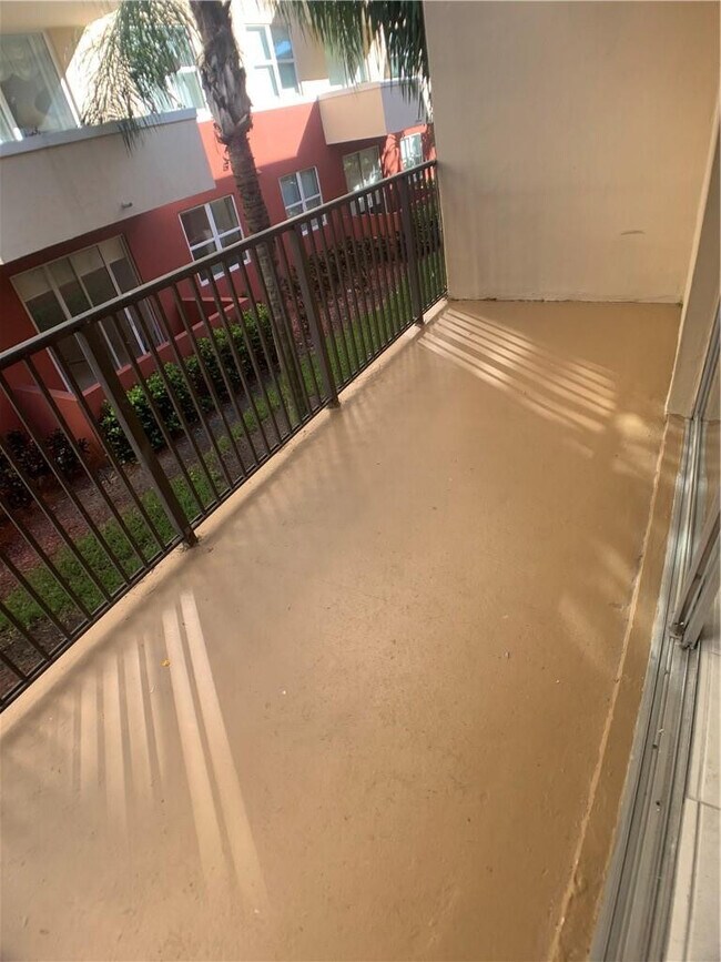 Building Photo - 9357 SW 77th Ave